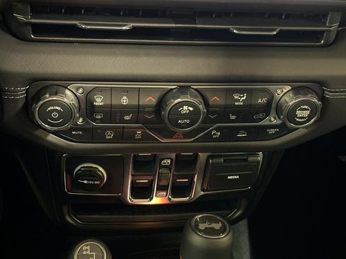 New 2026 Jeep Wrangler Unlimited Sahara AWD/4WD image 20