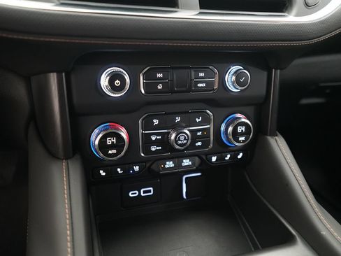 Used 2024 GMC Yukon XL AT4 AWD/4WD image 22