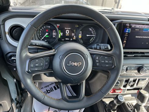 Used 2024 Jeep Wrangler Unlimited AWD/4WD image 19