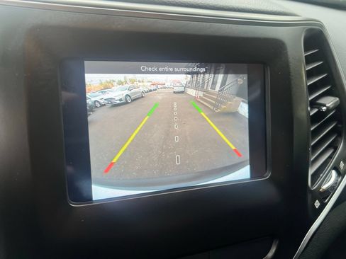 Used 2019 Jeep Cherokee Latitude Plus AWD/4WD image 33