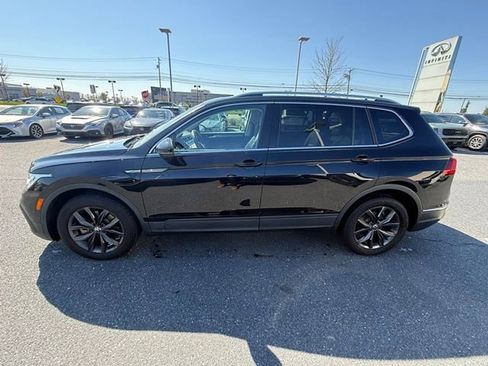 Used 2023 Volkswagen Tiguan SE w/ Panoramic Sunroof Package image 7