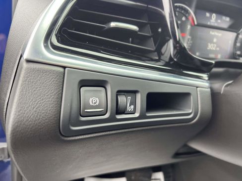 Used 2024 Cadillac XT6 Luxury image 23