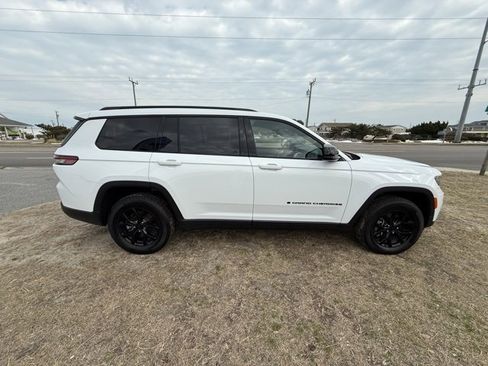 Used 2024 Jeep Grand Cherokee L Laredo image 8