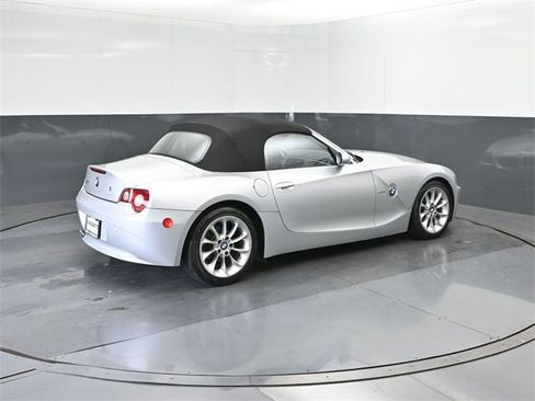 Used 2005 BMW Z4 2.5i image 15