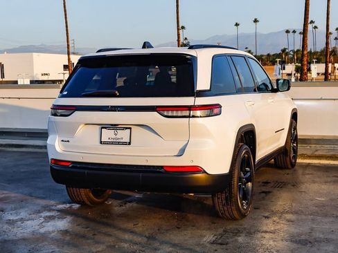 New 2025 Jeep Grand Cherokee Altitude image 9