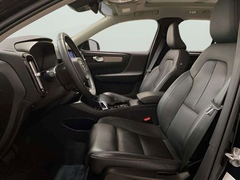 Used 2025 Volvo XC40 B5 Plus image 57