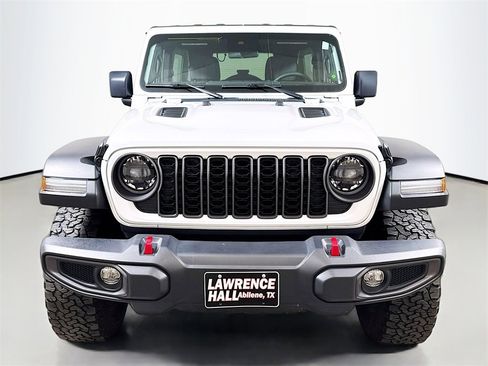Used 2024 Jeep Wrangler Unlimited Rubicon image 2