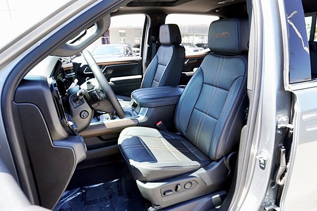 Used 2024 Chevrolet Silverado 1500 High Country w/ High Country Premium Package AWD/4WD image 24