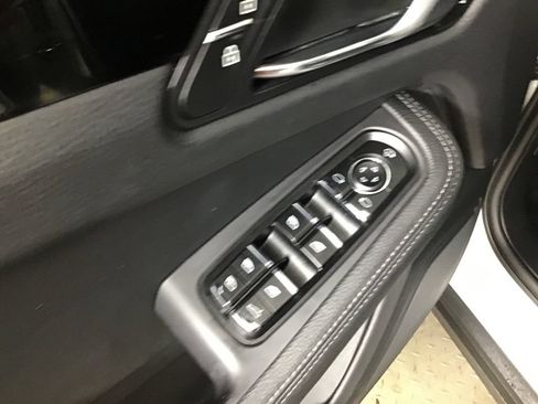 Certified 2023 Porsche Macan Turbo AWD/4WD image 32