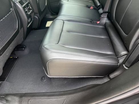 Used 2025 Jeep Grand Cherokee Limited AWD/4WD image 19