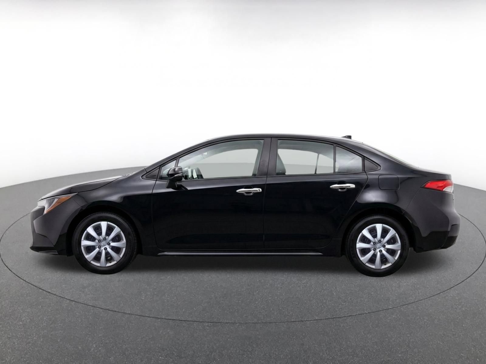 Used 2025 Toyota Corolla LE FWD image 4
