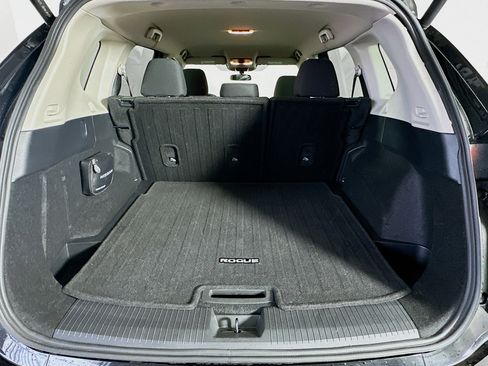 Used 2025 Nissan Rogue SV image 28