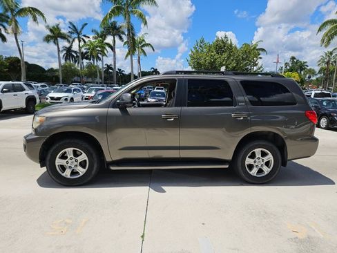 Used 2008 Toyota Sequoia SR5 w/ Towing Pkg AWD/4WD image 8