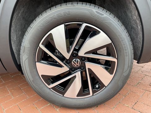 New 2026 Volkswagen Atlas SE FWD image 8