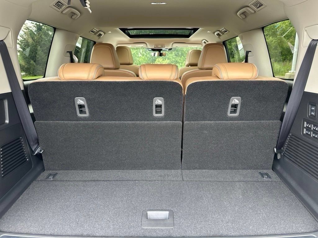 New 2027 INFINITI QX80 Luxe w/ Cargo Package AWD/4WD image 23