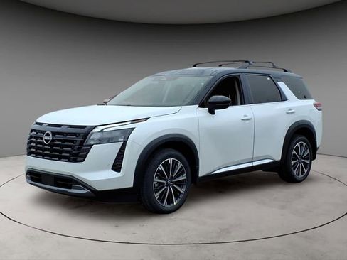 New 2026 Nissan Pathfinder Platinum image 1