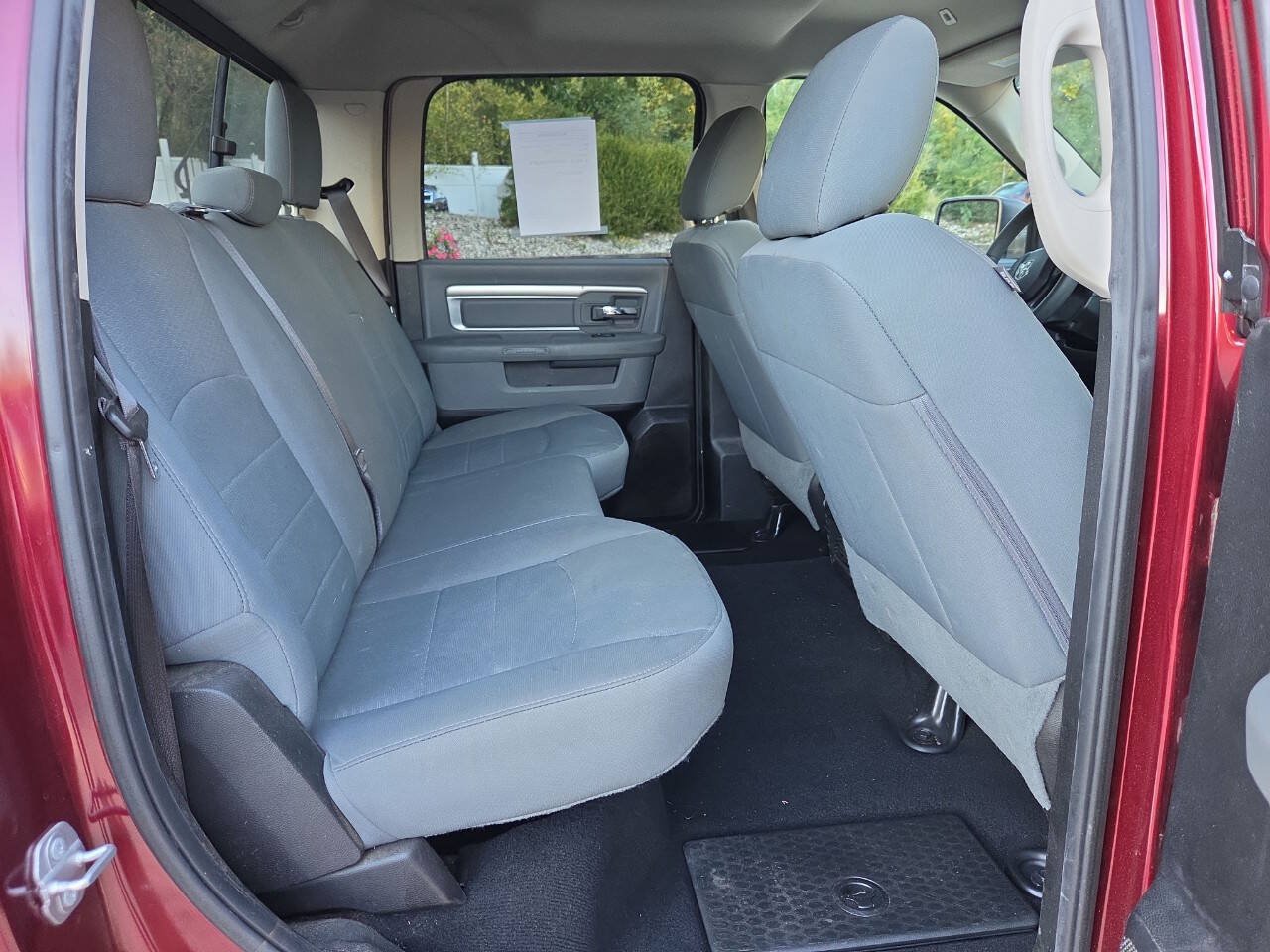 Used 2019 RAM 1500 Classic SLT AWD/4WD image 28