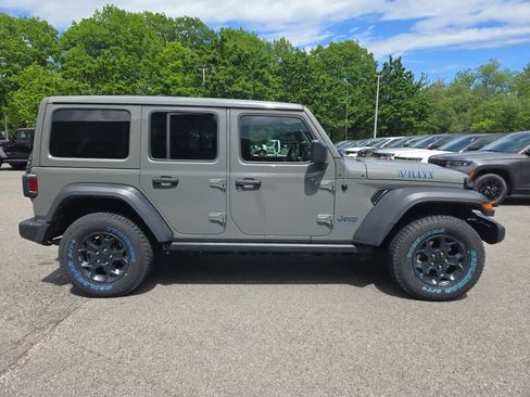 Used 2023 Jeep Wrangler Unlimited w/ Sun & Screen Package AWD/4WD image 3