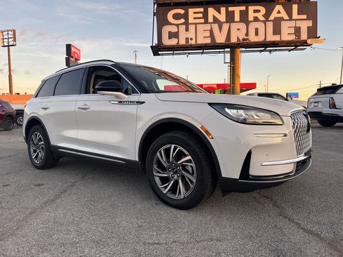 Used 2025 Lincoln Corsair AWD w/ Equipment Group 101A image 8