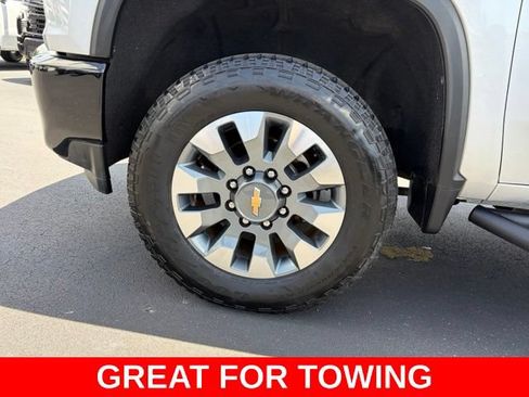 Used 2023 Chevrolet Silverado 2500 Custom w/ Custom Value Package AWD/4WD image 9