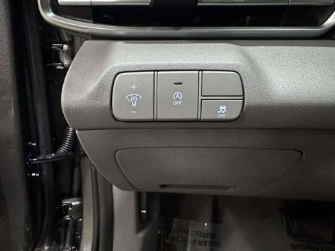 Used 2026 Hyundai Elantra SE FWD image 22