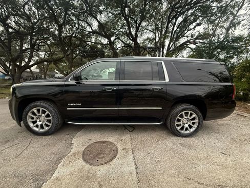Used 2019 GMC Yukon XL Denali image 4