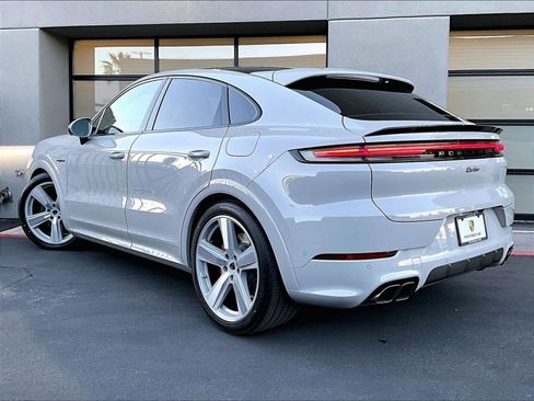 Certified 2026 Porsche Cayenne Turbo image 3