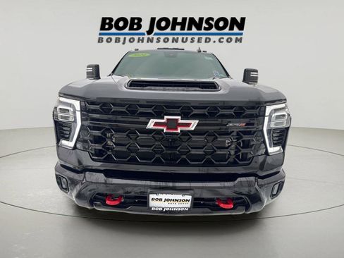 Used 2024 Chevrolet Silverado 2500 ZR2 w/ Technology Package AWD/4WD image 8