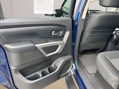 Used 2017 Nissan Titan SV AWD/4WD image 30