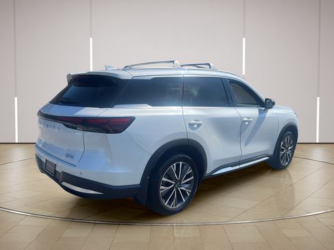 Used 2026 INFINITI QX60 Luxe w/ Cargo Package FWD image 7