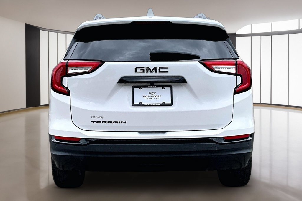 Used 2023 GMC Terrain SLE w/ Driver Convenience Package FWD image 4