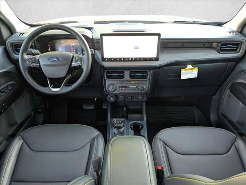 Used 2025 Ford Maverick Lobo image 16