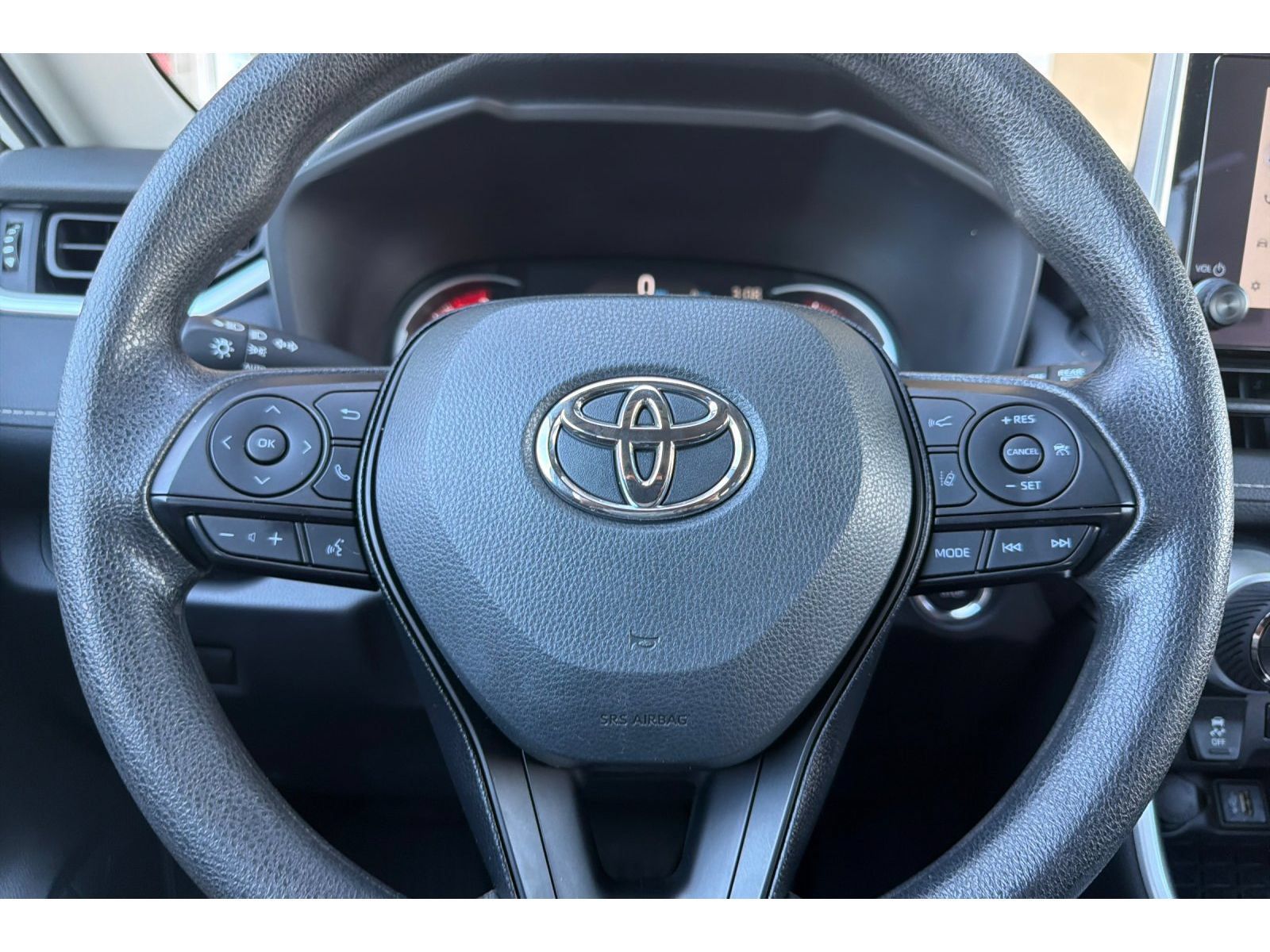 Used 2025 Toyota RAV4 XLE FWD image 26