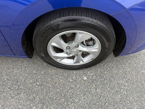 Used 2023 Hyundai Elantra SE w/ Preferred Accessory Package FWD image 10
