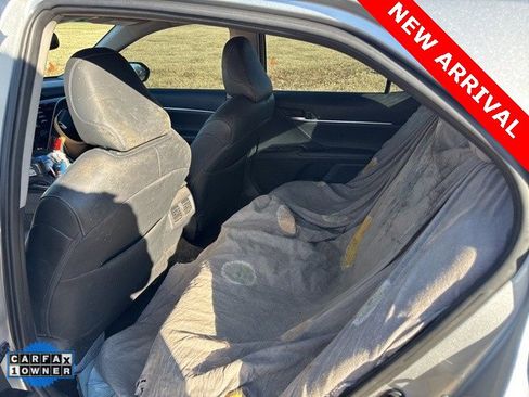 Used 2018 Toyota Camry XSE image 10