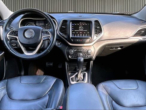 Used 2018 Jeep Cherokee Limited FWD image 17