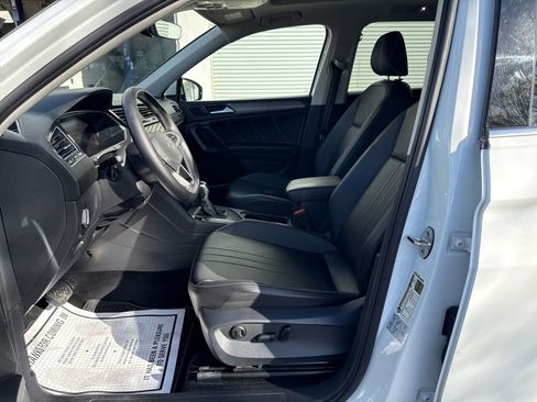 Used 2022 Volkswagen Tiguan SE image 9