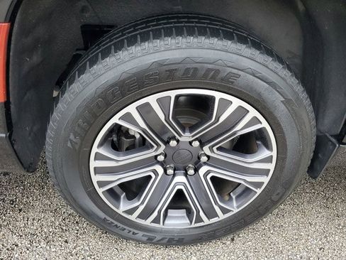 Used 2024 Jeep Wagoneer L Series II w/ Flexible Seating Group image 9