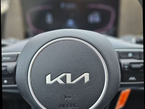 Used 2023 Kia Sportage LX image 17