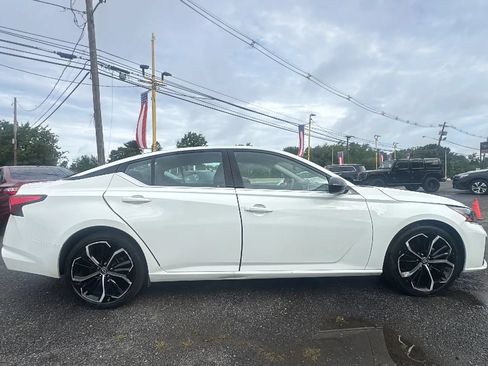 Used 2023 Nissan Altima 2.5 SR FWD image 4