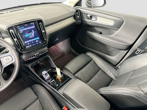 Used 2023 Volvo XC40 B5 Plus w/ Protection Package Premier image 24