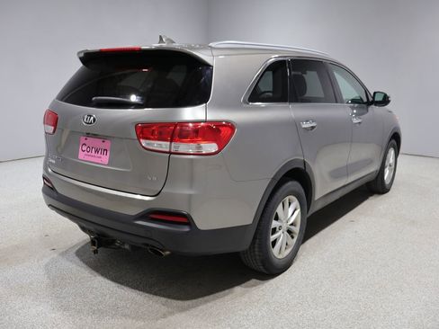 Used 2016 Kia Sorento LX AWD/4WD image 2