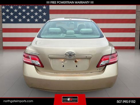 Used 2010 Toyota Camry LE image 5