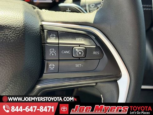 Used 2025 Jeep Grand Cherokee Altitude image 23