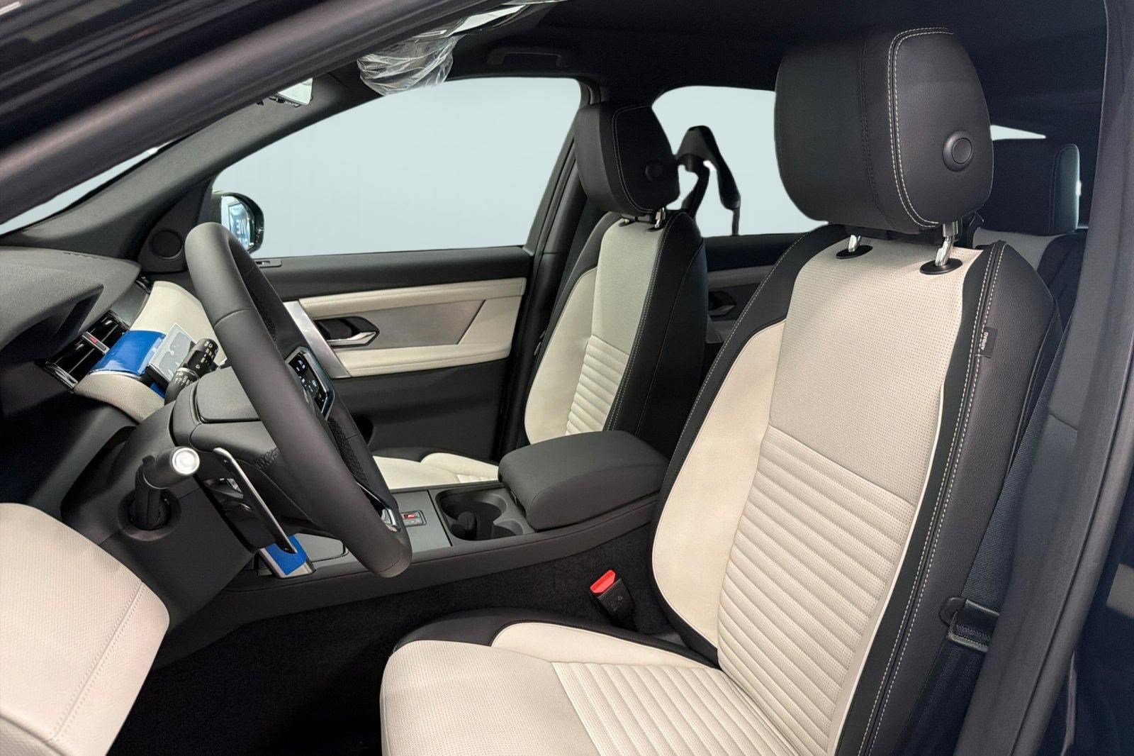 New 2026 Land Rover Discovery Sport Landmark AWD/4WD image 5