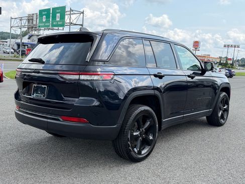 Used 2024 Jeep Grand Cherokee Limited w/ Luxury Tech Group II AWD/4WD image 8