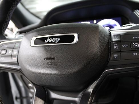 Used 2022 Jeep Grand Cherokee Altitude image 27