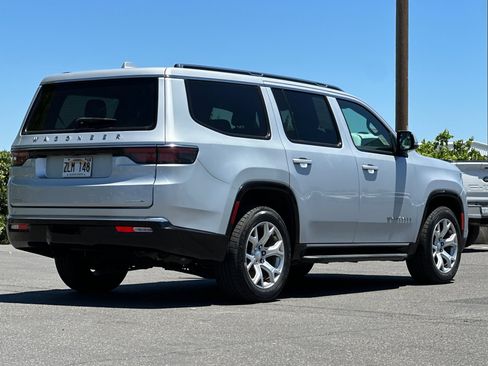 Certified 2022 Jeep Wagoneer Series II AWD/4WD image 4