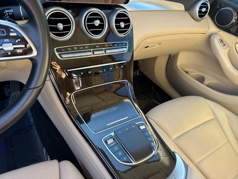 Used 2022 Mercedes-Benz GLC 300 GLC 300 w/ Premium Package Lite image 30