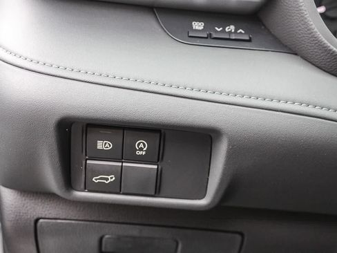 Used 2025 Toyota Highlander LE FWD image 29